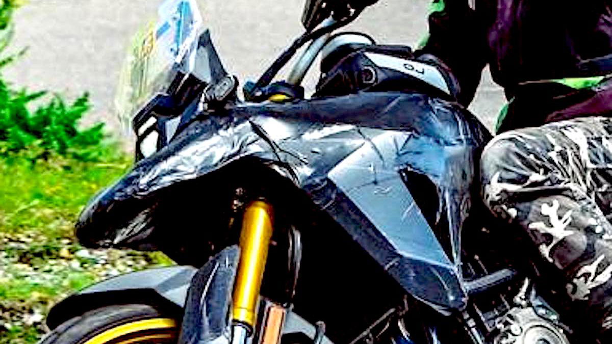 Suzuki V-Strom 700 [credit: Motociclismo / Kanyarfoto]
